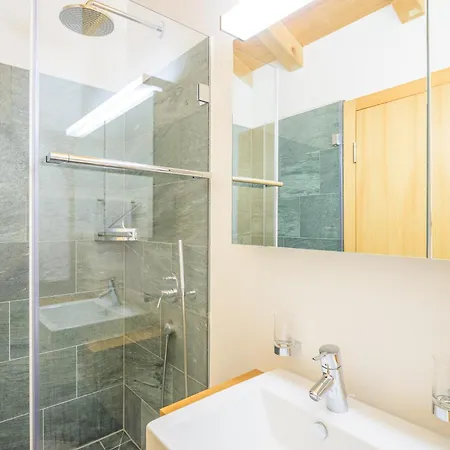 Edelweiss Ferienwohnung, Fluras Alpine Penthouse Appartement