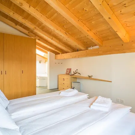 Appartement Edelweiss Ferienwohnung, Fluras Alpine Penthouse