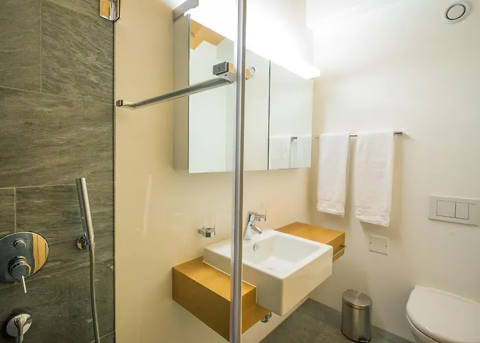 Edelweiss Ferienwohnung, Fluras Alpine Penthouse Apartman