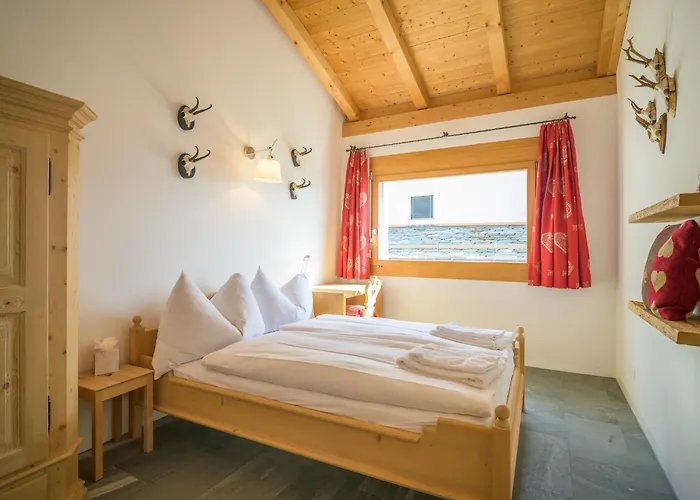 Daire Edelweiss Ferienwohnung, Fluras Alpine Penthouse