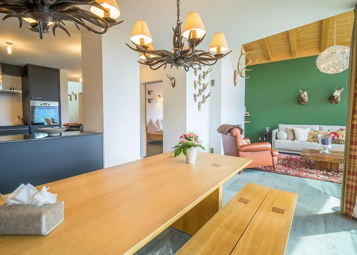 Edelweiss Ferienwohnung, Fluras Alpine Penthouse Apartman *