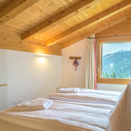 Edelweiss Ferienwohnung, Fluras Alpine Penthouse