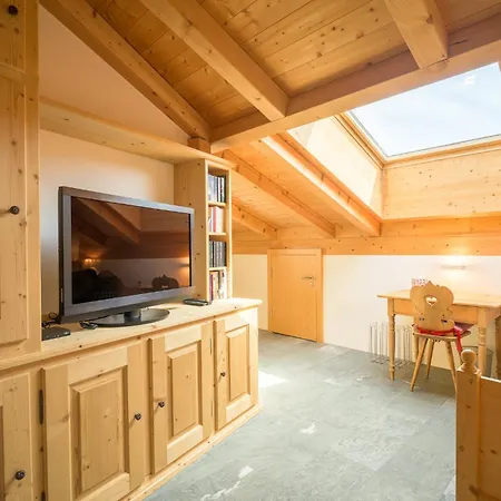 Appartement Edelweiss Ferienwohnung, Fluras Alpine Penthouse