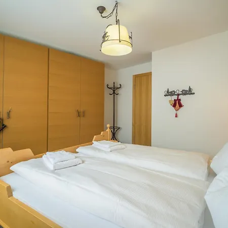 Apartment Edelweiss Ferienwohnung, Fluras Alpine Penthouse *