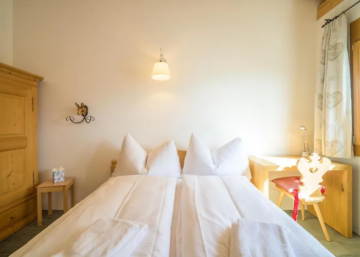 Appartement Edelweiss Ferienwohnung, Fluras Alpine Penthouse