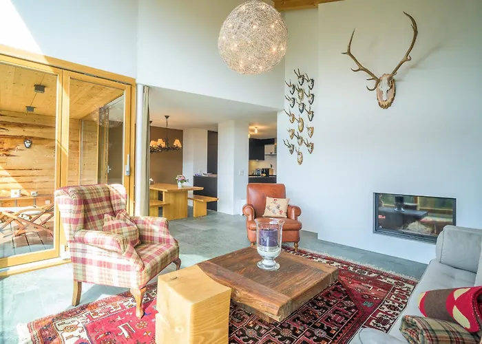 Appartement Edelweiss Ferienwohnung, Fluras Alpine Penthouse
